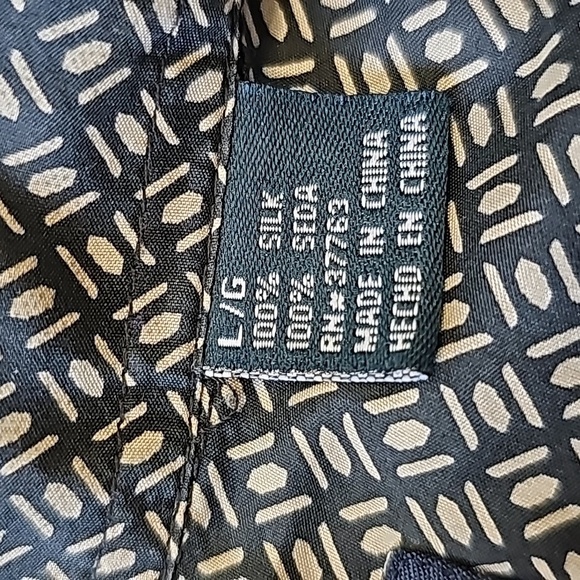 H8 ANDREW FEZZA NEW YORK, 100% blue sik shirt.‎ Short sleeves button-down. L… - Picture 9 of 10